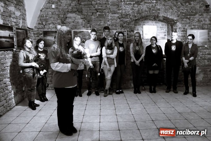 Zdjęcie w galerii na portalu naszraciborz.pl: Cisza w starym opactwie, czyli jubileuszowa wystawa Fotonu wiadomości z regionu