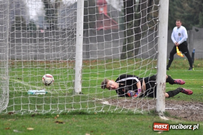 Zdjęcie w galerii na portalu naszraciborz.pl: Krzanowice wygrały ostatni mecz w tym roku wiadomości z regionu