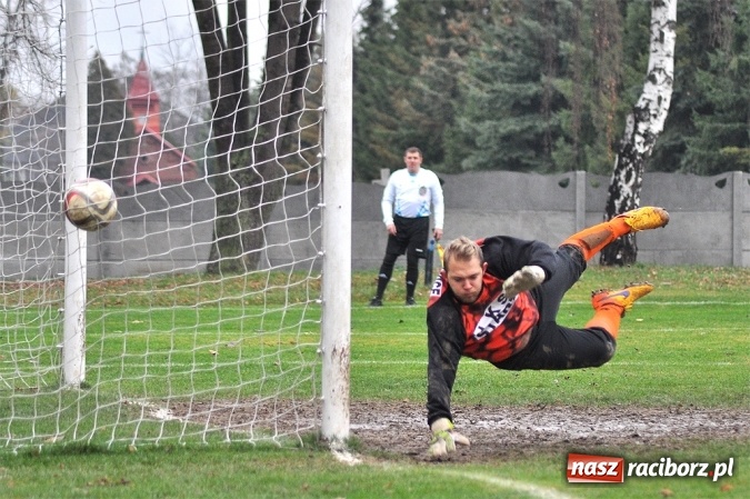 Zdjęcie w galerii na portalu naszraciborz.pl: Krzanowice wygrały ostatni mecz w tym roku wiadomości z regionu