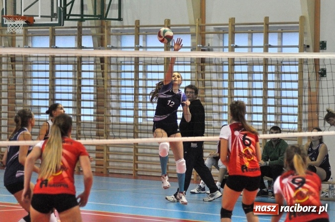 Zdjęcie w galerii na portalu naszraciborz.pl: Siatkarki UKS Krzanowice pokonały lidera wiadomości z regionu