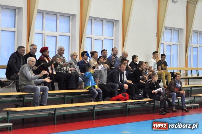 Zdjęcie w galerii na portalu naszraciborz.pl: Siatkarki UKS Krzanowice pokonały lidera wiadomości z regionu