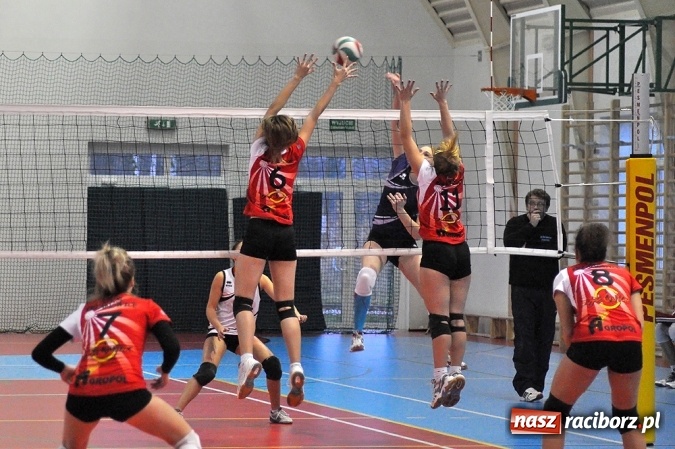 Zdjęcie w galerii na portalu naszraciborz.pl: Siatkarki UKS Krzanowice pokonały lidera wiadomości z regionu