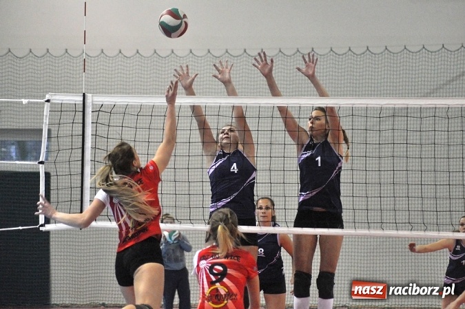 Zdjęcie w galerii na portalu naszraciborz.pl: Siatkarki UKS Krzanowice pokonały lidera wiadomości z regionu