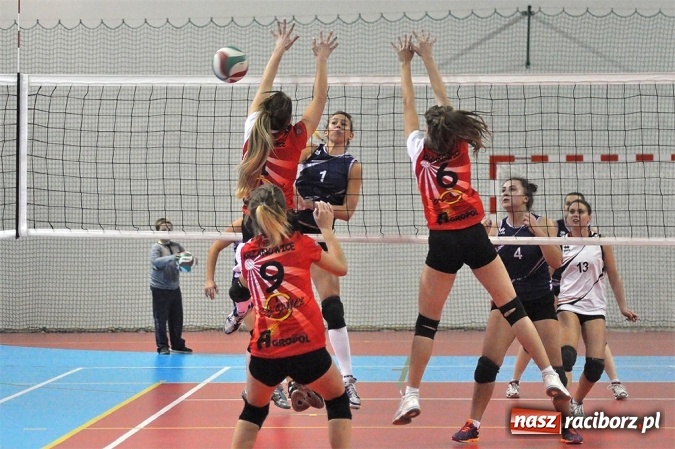 Zdjęcie w galerii na portalu naszraciborz.pl: Siatkarki UKS Krzanowice pokonały lidera wiadomości z regionu
