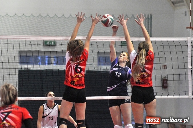Zdjęcie w galerii na portalu naszraciborz.pl: Siatkarki UKS Krzanowice pokonały lidera wiadomości z regionu