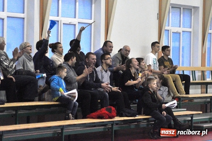 Zdjęcie w galerii na portalu naszraciborz.pl: Siatkarki UKS Krzanowice pokonały lidera wiadomości z regionu