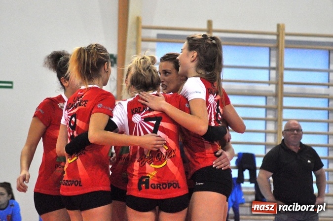 Zdjęcie w galerii na portalu naszraciborz.pl: Siatkarki UKS Krzanowice pokonały lidera wiadomości z regionu
