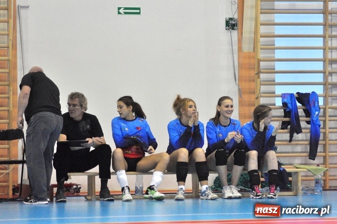 Zdjęcie w galerii na portalu naszraciborz.pl: Siatkarki UKS Krzanowice pokonały lidera wiadomości z regionu