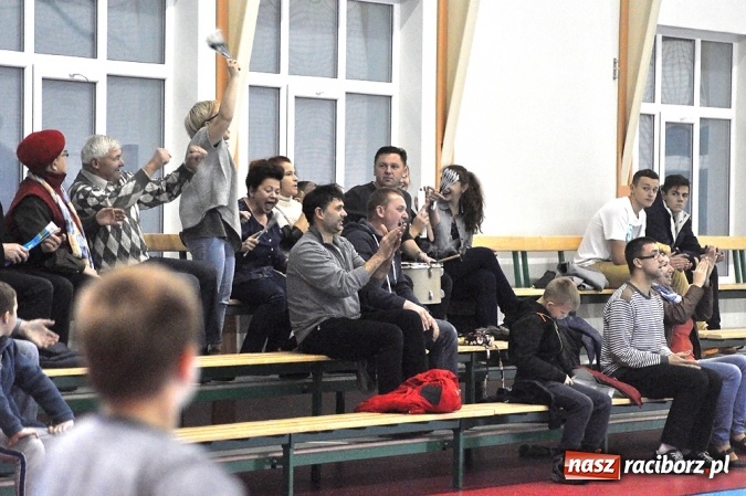 Zdjęcie w galerii na portalu naszraciborz.pl: Siatkarki UKS Krzanowice pokonały lidera wiadomości z regionu