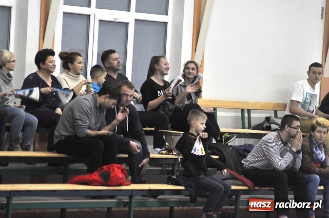 Zdjęcie w galerii na portalu naszraciborz.pl: Siatkarki UKS Krzanowice pokonały lidera wiadomości z regionu