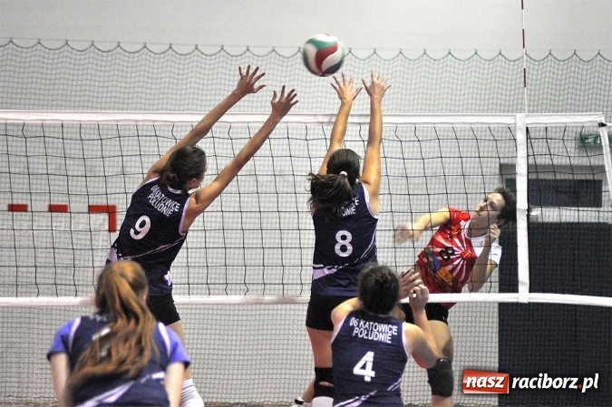 Zdjęcie w galerii na portalu naszraciborz.pl: Siatkarki UKS Krzanowice pokonały lidera wiadomości z regionu