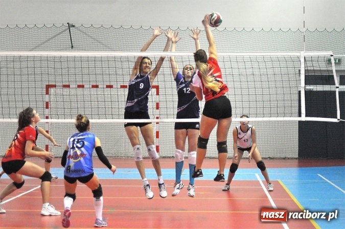 Zdjęcie w galerii na portalu naszraciborz.pl: Siatkarki UKS Krzanowice pokonały lidera wiadomości z regionu