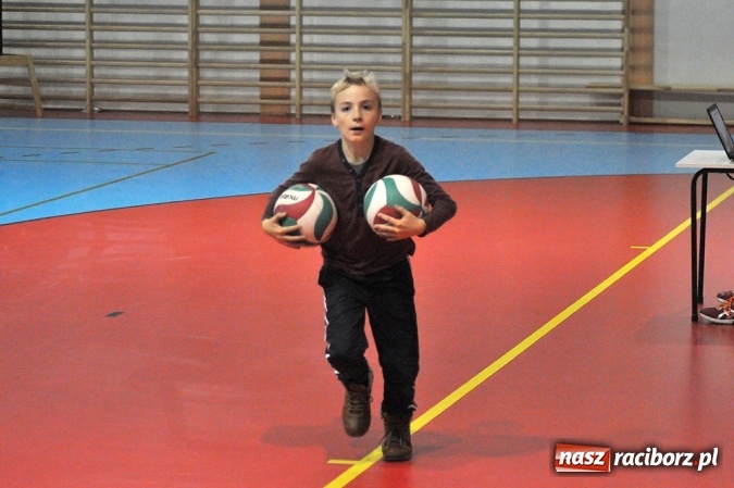 Zdjęcie w galerii na portalu naszraciborz.pl: Siatkarki UKS Krzanowice pokonały lidera wiadomości z regionu