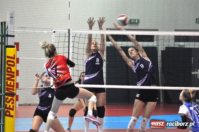 Zdjęcie w galerii na portalu naszraciborz.pl: Siatkarki UKS Krzanowice pokonały lidera wiadomości z regionu
