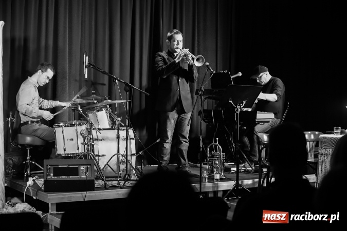 Zdjęcie w galerii na portalu naszraciborz.pl: Zbigniew Foryś zagrał w Raciborskim Centrum Kultury. Promocja nowego numeru Almanachu Prowincjonalnego wiadomości z regionu