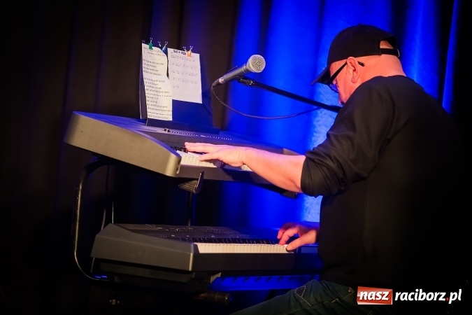 Zdjęcie w galerii na portalu naszraciborz.pl: Zbigniew Foryś zagrał w Raciborskim Centrum Kultury. Promocja nowego numeru Almanachu Prowincjonalnego wiadomości z regionu