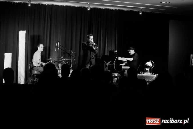 Zdjęcie w galerii na portalu naszraciborz.pl: Zbigniew Foryś zagrał w Raciborskim Centrum Kultury. Promocja nowego numeru Almanachu Prowincjonalnego wiadomości z regionu