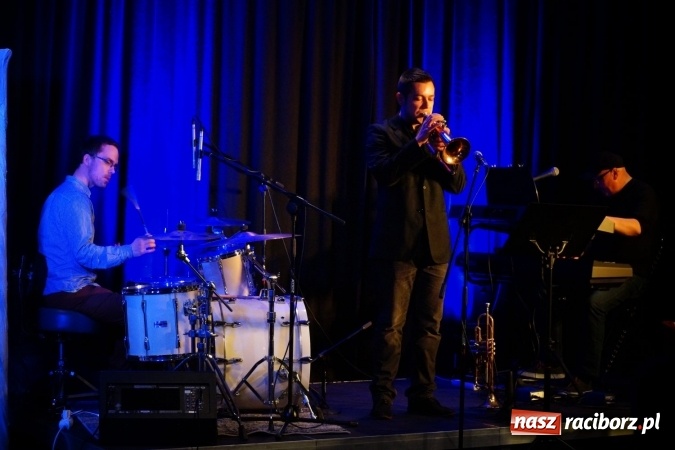 Zdjęcie w galerii na portalu naszraciborz.pl: Zbigniew Foryś zagrał w Raciborskim Centrum Kultury. Promocja nowego numeru Almanachu Prowincjonalnego wiadomości z regionu