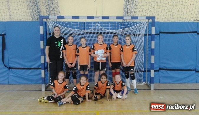 Zdjęcie w galerii na portalu naszraciborz.pl: Pietrowice Wielkie gospodarzem III Turnieju piłki ręcznej dziewcząt młodszych pod patronatem Starosty Raciborskiego wiadomości z regionu