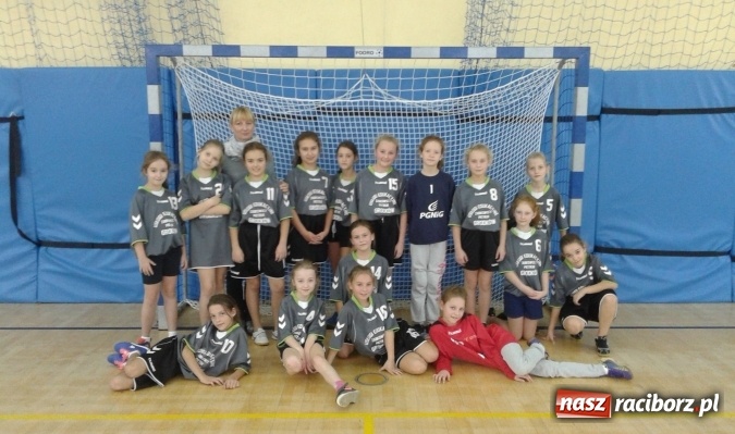 Zdjęcie w galerii na portalu naszraciborz.pl: Pietrowice Wielkie gospodarzem III Turnieju piłki ręcznej dziewcząt młodszych pod patronatem Starosty Raciborskiego wiadomości z regionu