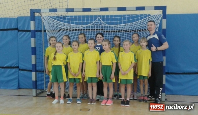 Zdjęcie w galerii na portalu naszraciborz.pl: Pietrowice Wielkie gospodarzem III Turnieju piłki ręcznej dziewcząt młodszych pod patronatem Starosty Raciborskiego wiadomości z regionu