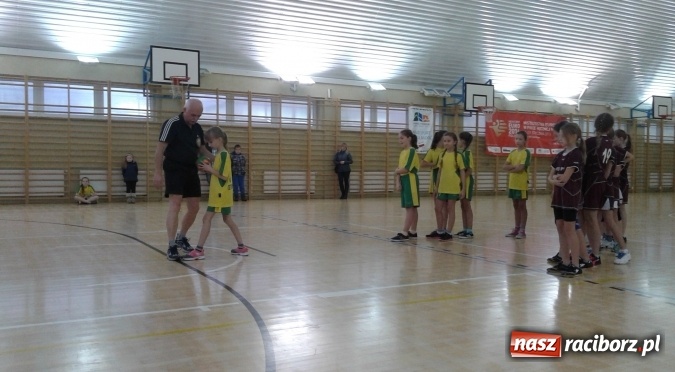 Zdjęcie w galerii na portalu naszraciborz.pl: Pietrowice Wielkie gospodarzem III Turnieju piłki ręcznej dziewcząt młodszych pod patronatem Starosty Raciborskiego wiadomości z regionu