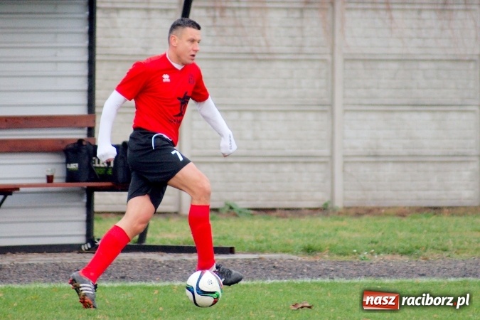 Zdjęcie w galerii na portalu naszraciborz.pl: Musioł strzelić musioł. Tworków wygrał po trudach wiadomości z regionu