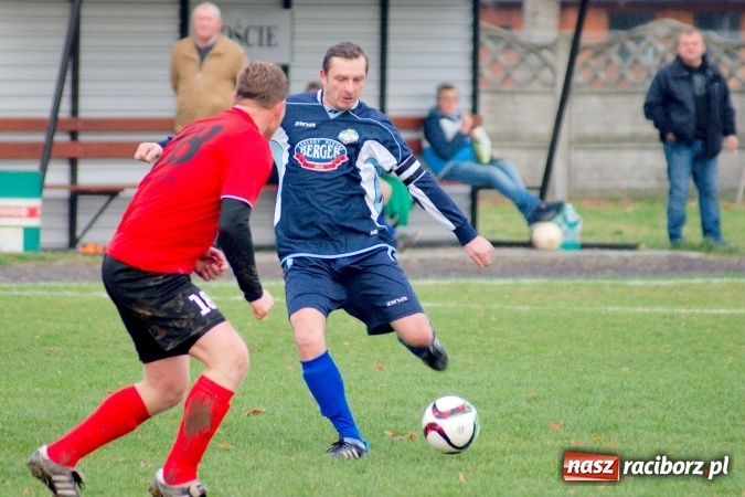 Zdjęcie w galerii na portalu naszraciborz.pl: Musioł strzelić musioł. Tworków wygrał po trudach wiadomości z regionu