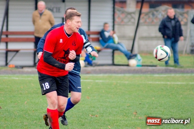 Zdjęcie w galerii na portalu naszraciborz.pl: Musioł strzelić musioł. Tworków wygrał po trudach wiadomości z regionu