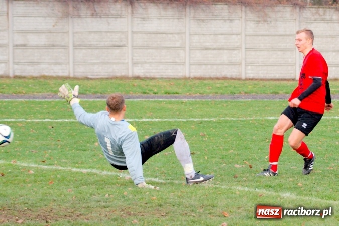 Zdjęcie w galerii na portalu naszraciborz.pl: Musioł strzelić musioł. Tworków wygrał po trudach wiadomości z regionu