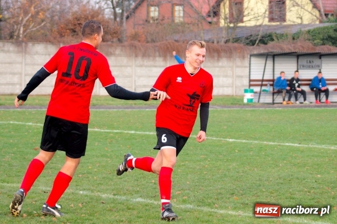 Zdjęcie w galerii na portalu naszraciborz.pl: Musioł strzelić musioł. Tworków wygrał po trudach wiadomości z regionu