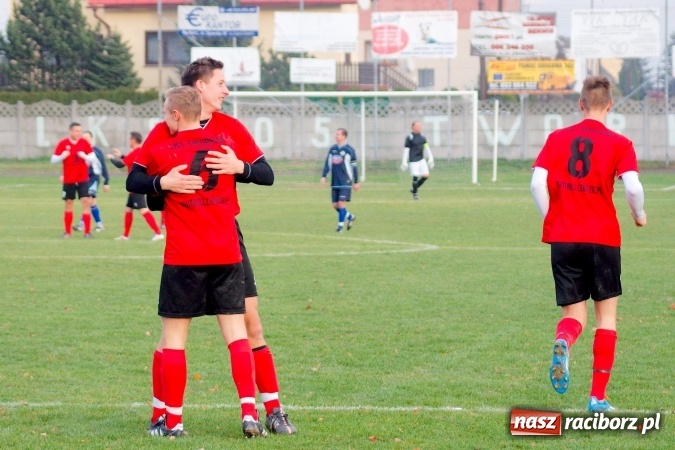 Zdjęcie w galerii na portalu naszraciborz.pl: Musioł strzelić musioł. Tworków wygrał po trudach wiadomości z regionu