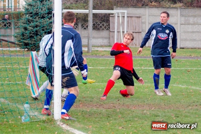 Zdjęcie w galerii na portalu naszraciborz.pl: Musioł strzelić musioł. Tworków wygrał po trudach wiadomości z regionu