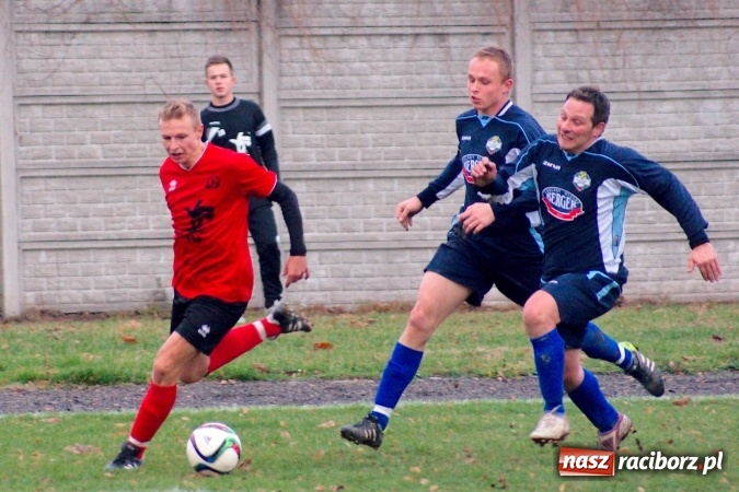 Zdjęcie w galerii na portalu naszraciborz.pl: Musioł strzelić musioł. Tworków wygrał po trudach wiadomości z regionu