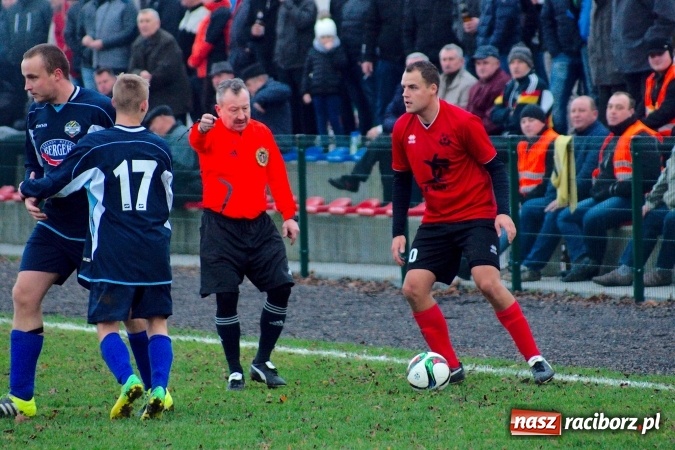 Zdjęcie w galerii na portalu naszraciborz.pl: Musioł strzelić musioł. Tworków wygrał po trudach wiadomości z regionu