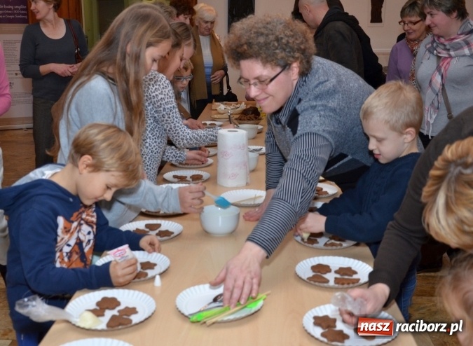 Zdjęcie w galerii na portalu naszraciborz.pl: Serca, księżyce, gwiazdki, katarzynki... Spotkanie z piernikami w roli głównej w muzeum wiadomości z regionu