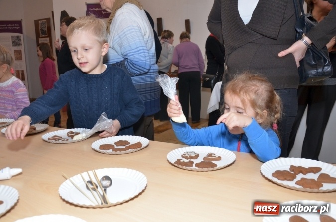 Zdjęcie w galerii na portalu naszraciborz.pl: Serca, księżyce, gwiazdki, katarzynki... Spotkanie z piernikami w roli głównej w muzeum wiadomości z regionu