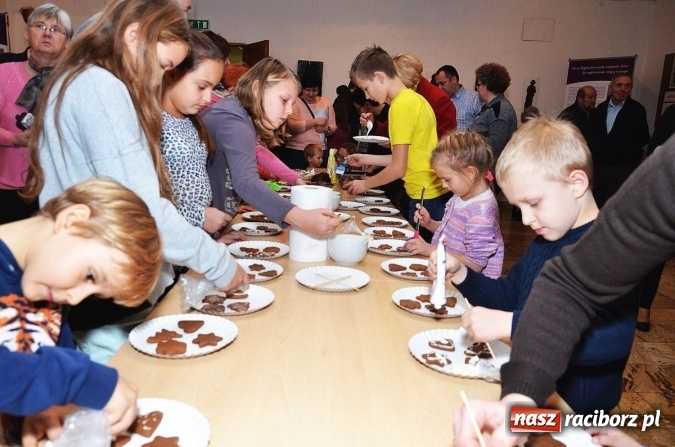 Zdjęcie w galerii na portalu naszraciborz.pl: Serca, księżyce, gwiazdki, katarzynki... Spotkanie z piernikami w roli głównej w muzeum wiadomości z regionu