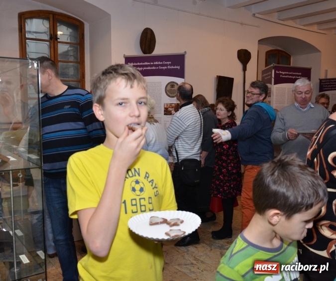Zdjęcie w galerii na portalu naszraciborz.pl: Serca, księżyce, gwiazdki, katarzynki... Spotkanie z piernikami w roli głównej w muzeum wiadomości z regionu
