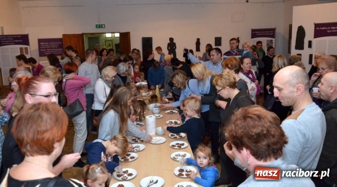 Zdjęcie w galerii na portalu naszraciborz.pl: Serca, księżyce, gwiazdki, katarzynki... Spotkanie z piernikami w roli głównej w muzeum wiadomości z regionu