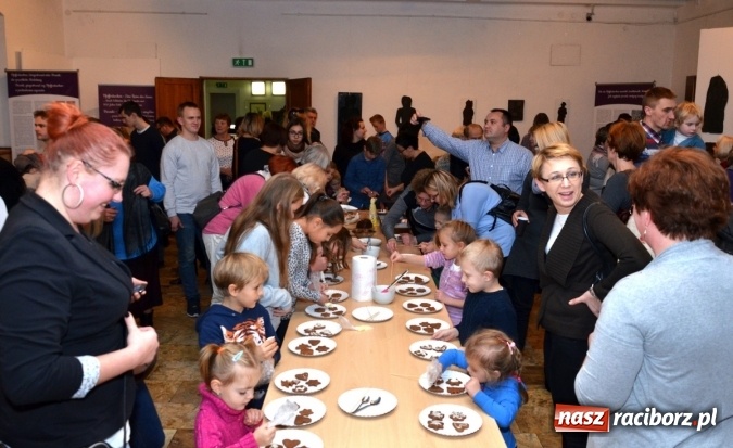 Zdjęcie w galerii na portalu naszraciborz.pl: Serca, księżyce, gwiazdki, katarzynki... Spotkanie z piernikami w roli głównej w muzeum wiadomości z regionu