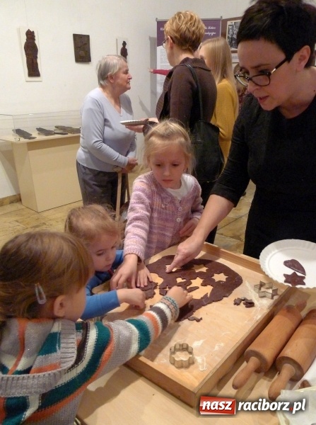 Zdjęcie w galerii na portalu naszraciborz.pl: Serca, księżyce, gwiazdki, katarzynki... Spotkanie z piernikami w roli głównej w muzeum wiadomości z regionu