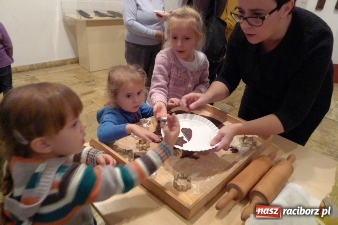 Zdjęcie w galerii na portalu naszraciborz.pl: Serca, księżyce, gwiazdki, katarzynki... Spotkanie z piernikami w roli głównej w muzeum wiadomości z regionu