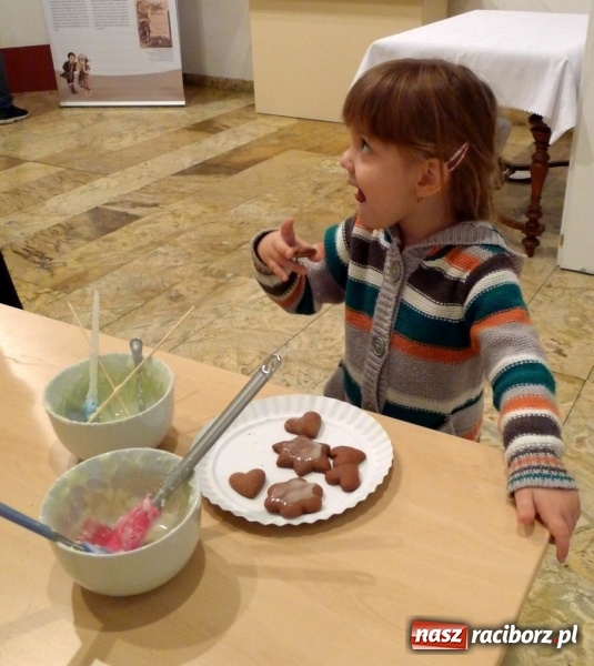 Zdjęcie w galerii na portalu naszraciborz.pl: Serca, księżyce, gwiazdki, katarzynki... Spotkanie z piernikami w roli głównej w muzeum wiadomości z regionu