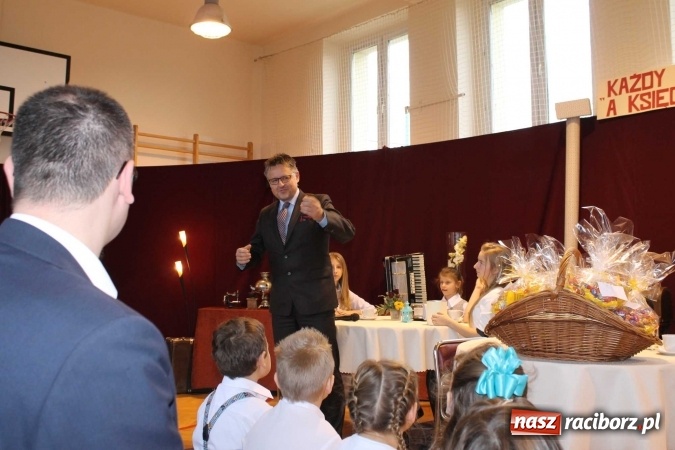 Zdjęcie w galerii na portalu naszraciborz.pl: Święto patrona w szkole na Płoni  wiadomości z regionu