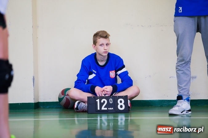 Zdjęcie w galerii na portalu naszraciborz.pl: Mistrzostwa Raciborza Szk&oacute;ł Gimnazjalnych w Dw&oacute;jkach Siatkarskich Dziewcząt wiadomości z regionu