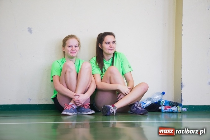 Zdjęcie w galerii na portalu naszraciborz.pl: Mistrzostwa Raciborza Szk&oacute;ł Gimnazjalnych w Dw&oacute;jkach Siatkarskich Dziewcząt wiadomości z regionu