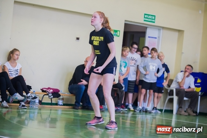 Zdjęcie w galerii na portalu naszraciborz.pl: Mistrzostwa Raciborza Szk&oacute;ł Gimnazjalnych w Dw&oacute;jkach Siatkarskich Dziewcząt wiadomości z regionu