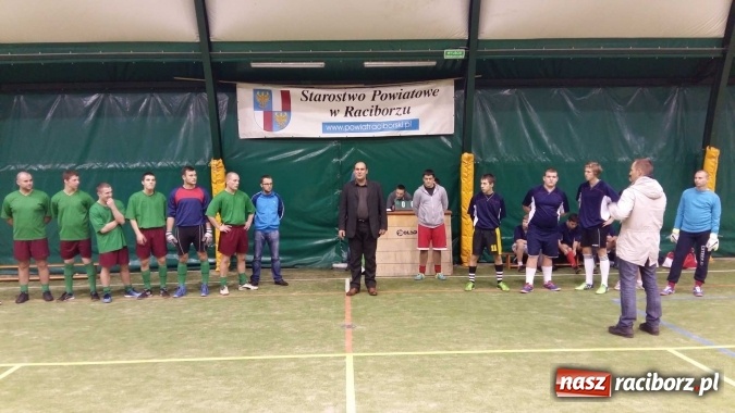 Zdjęcie w galerii na portalu naszraciborz.pl: Inauguracja II edycji Rudzkiej Amatorskiej Ligi Piłki Nożnej Pięcioosobowej wiadomości z regionu
