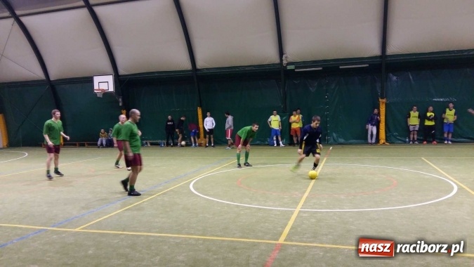 Zdjęcie w galerii na portalu naszraciborz.pl: Inauguracja II edycji Rudzkiej Amatorskiej Ligi Piłki Nożnej Pięcioosobowej wiadomości z regionu